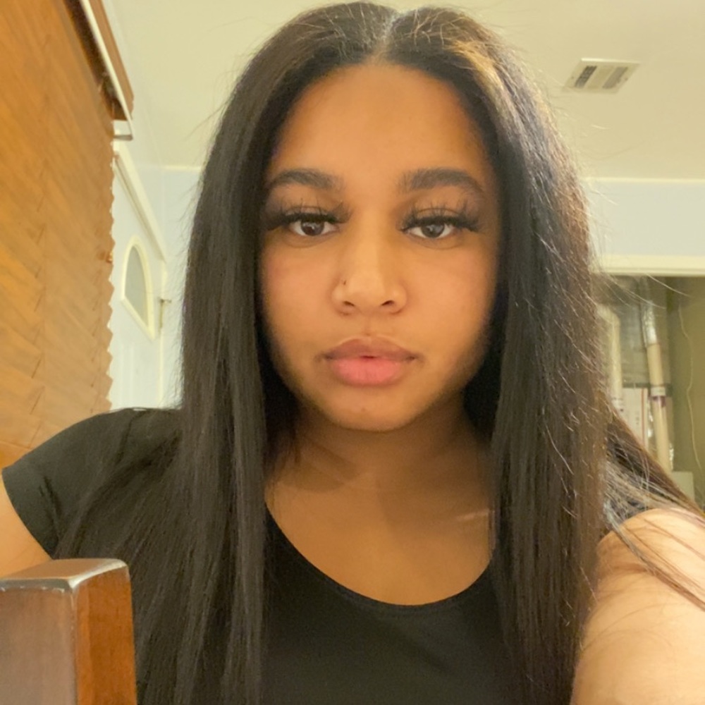 Meet your Posher, Nikkia